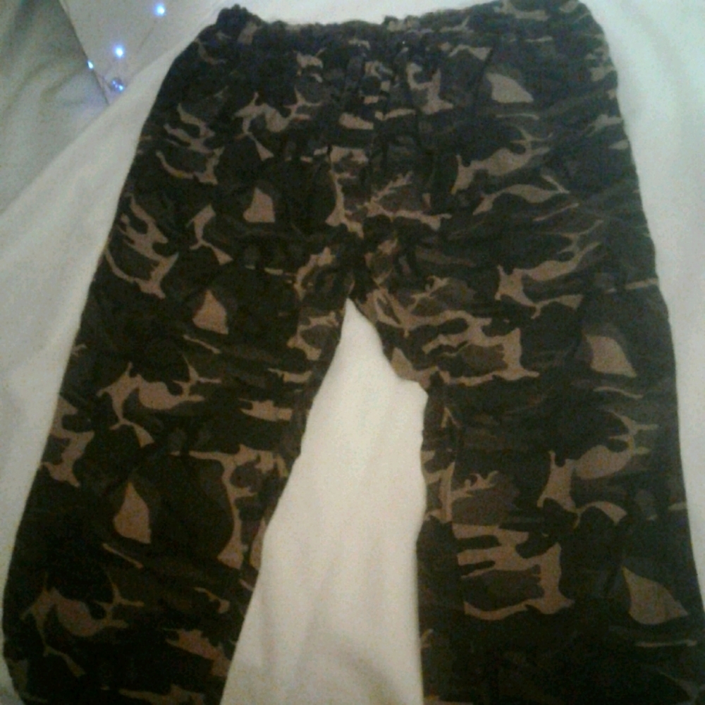 Shinestar camo capris